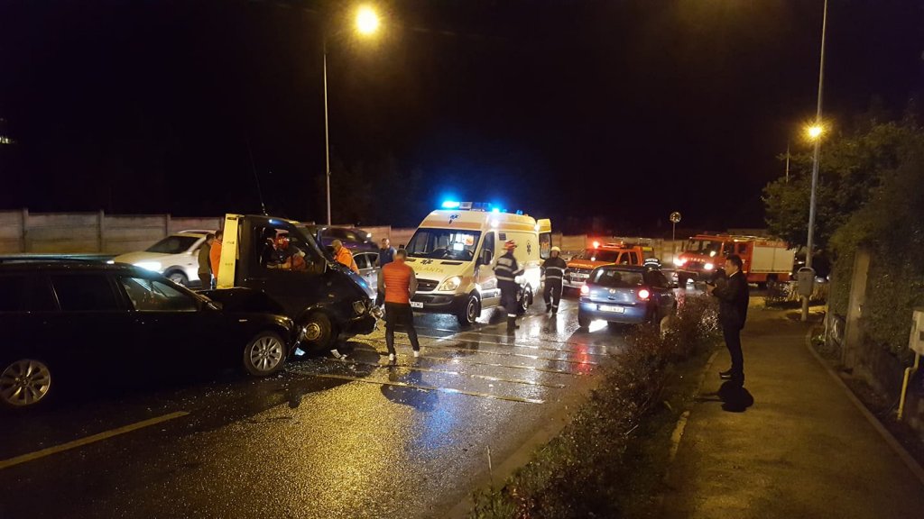Ploaie de... accidente, la Cluj. Opt maşini distruse în câteva ore
