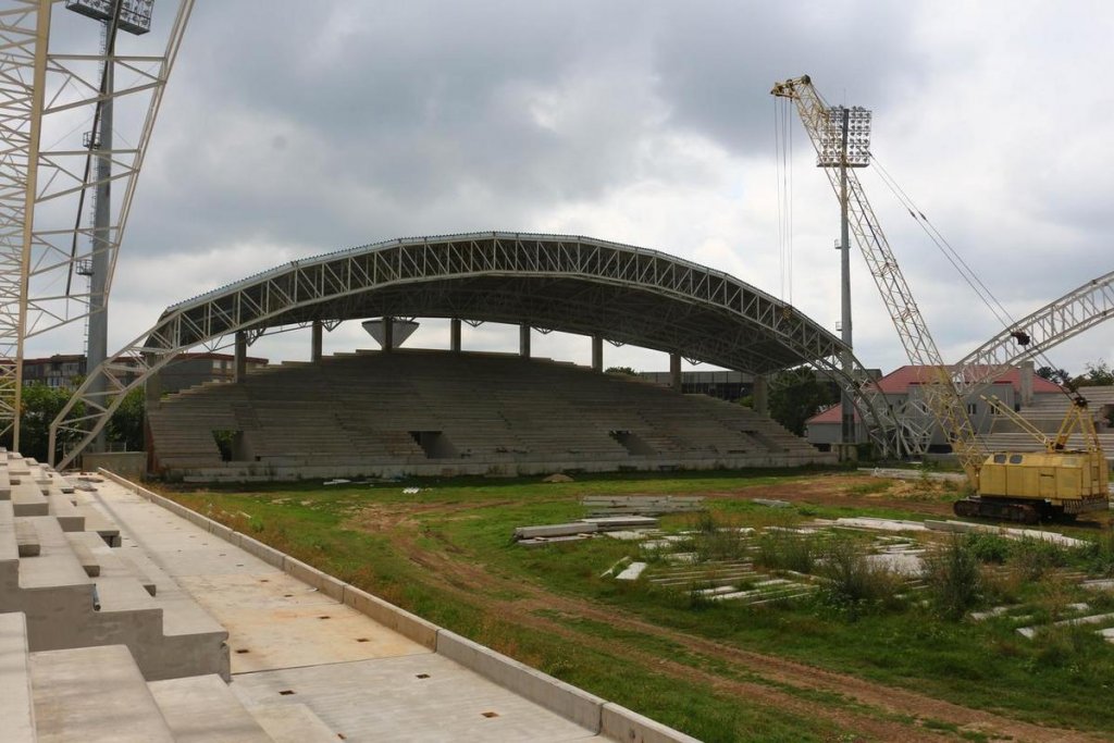 Reconstruiesc stadionul din Arad și fac un CIMITIR NOU, la Cluj. Au scăpat anul acesta din ghearele DNA