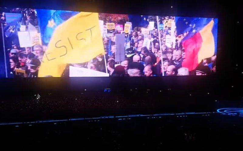 După Massive Attack, mesajul #Rezist a ajuns în concertele U2