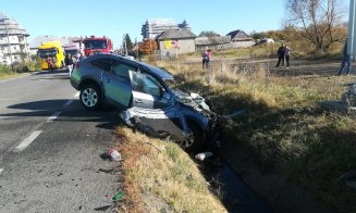 Accident grav lângă Huedin. Printre răniţi şi doi copii. Traficul blocat pe ambele sensuri