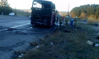 Autocar in flacari la Izvorul Crisului