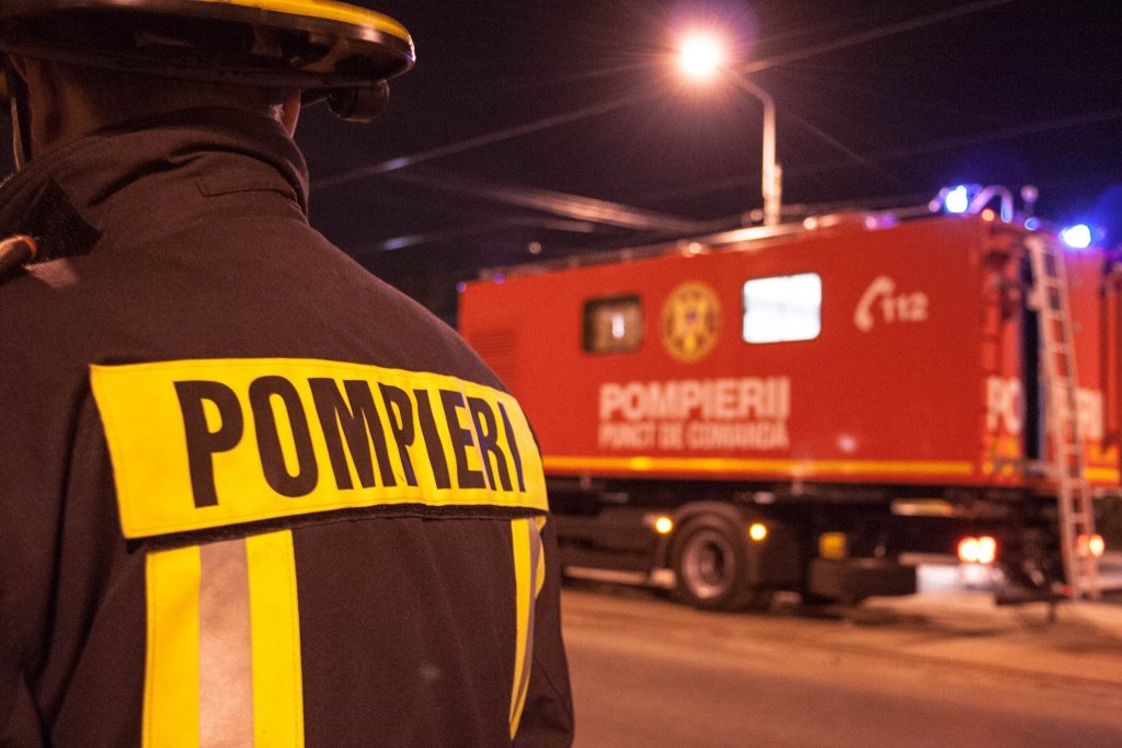 Incendiu de vegetaţie în Hoia, stins după 6 ore