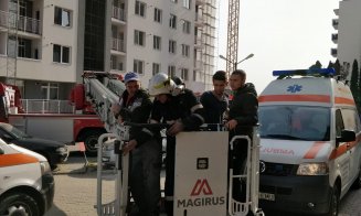 Incendiu la un bloc pe Oaşului: 45 de persoane evacuate, 13 au primit asistenţă medicală