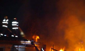Patru case şi un autocar, făcute scrum la Cluj! Incendiile provocate de defecțiuni la instalațiile electrice