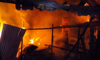 Patru case şi un autocar, făcute scrum la Cluj! Incendiile provocate de defecțiuni la instalațiile electrice