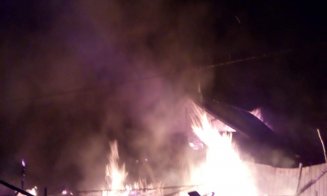 Patru case şi un autocar, făcute scrum la Cluj! Incendiile provocate de defecțiuni la instalațiile electrice