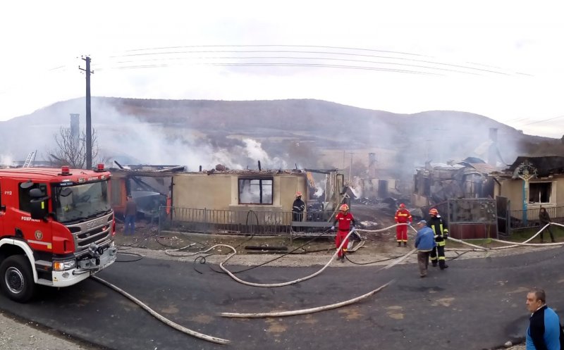 Patru case şi un autocar, făcute scrum la Cluj! Incendii provocate de defecțiuni la instalațiile electrice