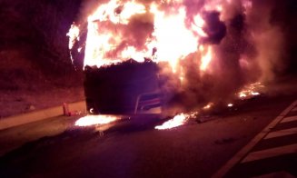 Patru case şi un autocar, făcute scrum la Cluj! Incendiile provocate de defecțiuni la instalațiile electrice