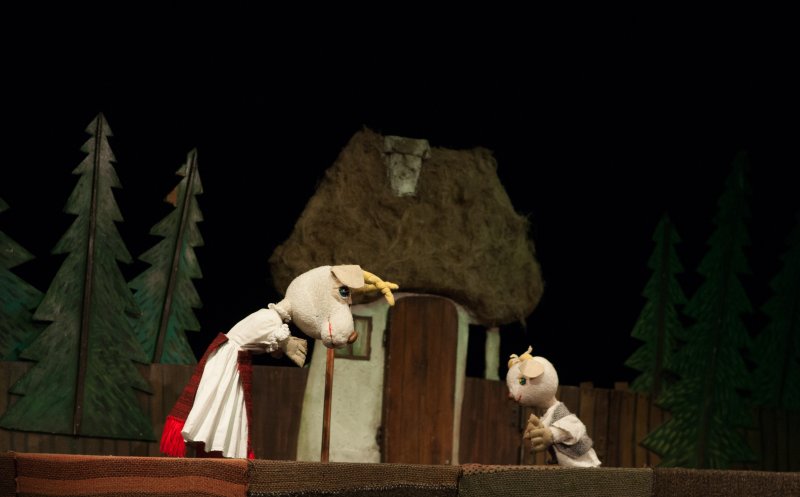 Spectacolele sfârșitului de săptămână la Teatrul „Puck”: Capra cu trei iezi și Sărmanul Djoni și Arnika