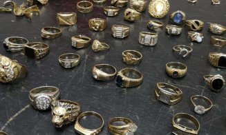 Bijuterii din aur, descoperite în bagajul unui copil, pe aeroportul din Cluj. Erau 3 kilograme