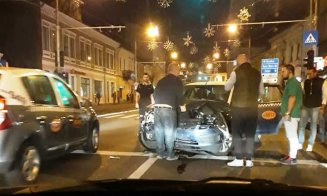 Accident rutier petrecut în Cluj-Napoca. Au fost implicați un taximetrist și o șoferiță ce circula pe banda dedicată autobuzelor