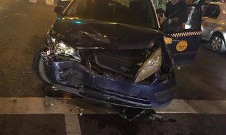 Accident rutier petrecut în Cluj-Napoca în care a fost implicat un taximetru, în noaptea de sâmbătă spre duminică