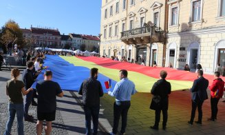 Tricolor cât un bloc cu 10 etaje, desfășurat în centrul Clujului