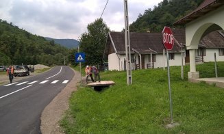 Indicatoare rutiere noi pe drumul spre Muntele Băişorii
