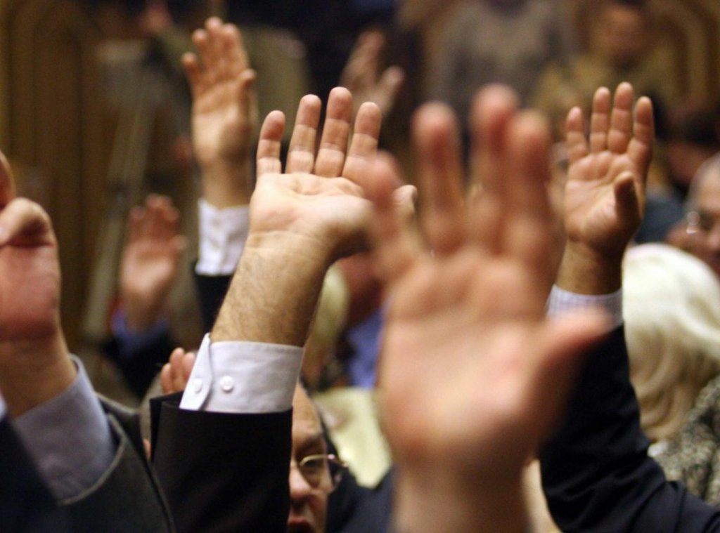 Fisură în coaliţie. Vot ALDE împotriva PSD la revenirea la alegerea primarilor în două tururi