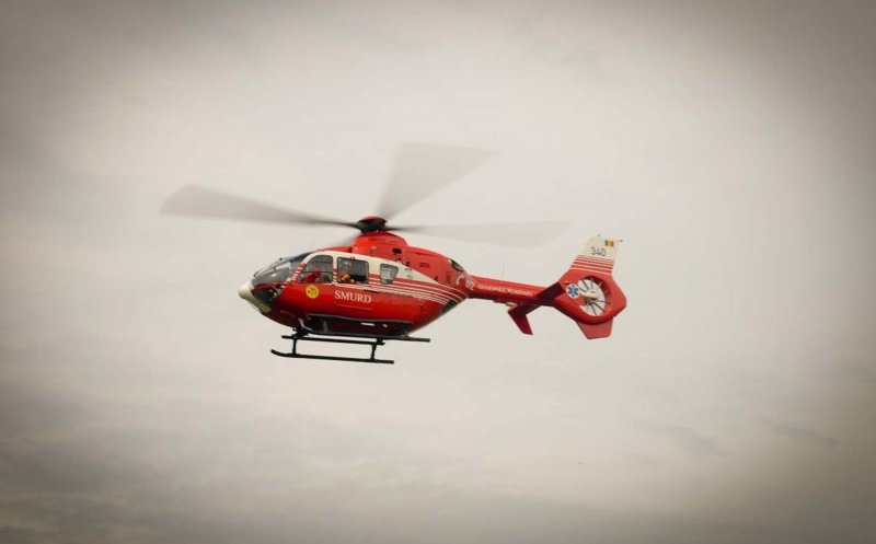 Accident cu un mort şi trei răniţi, între care doi minori, în Cluj. A intervenit un elicopter SMURD