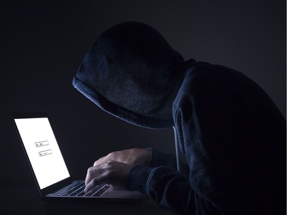 Celebrul hacker clujean IceMan,  acuzat că a intrat în contul unui procuror. Câți bani ar fi luat