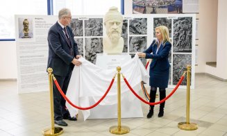 O statuie a regelui Decebal a fost amplasată în incinta Aeroportui din Cluj