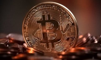 Bitcoin, cădere masivă. Criptomoneda a ajuns la cea mai mică valoare din ultimul an