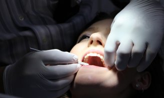 Clujenii se înghesuie la dentistul gratuit. Primăria, nevoită să suplimenteze bugetul
