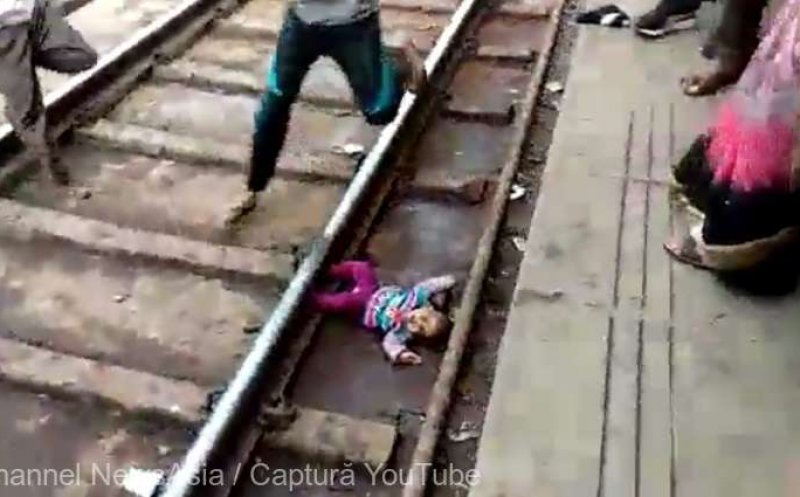 Un copil a scăpat miraculos după ce a căzut pe şine, iar un tren a trecut peste el