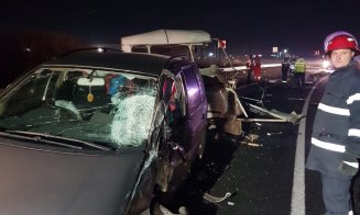 Dezastru la Cluj. Trei răniți după un accident cu o dubă și o mașină cu rulotă. Șoferul vinovat, băut