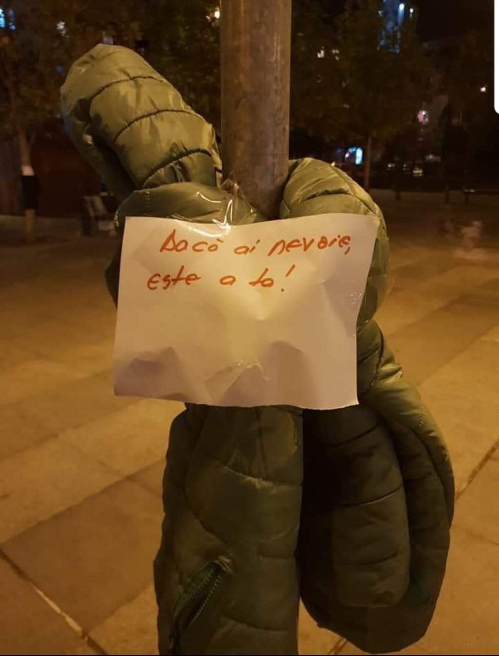 Clujul dăruiește o geacă astăzi. În Parcul Central