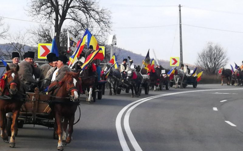 CENTENAR. Căruţele care refac Drumul Unirii, aproape de Cluj-Napoca
