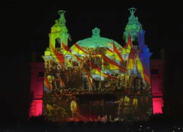 Final de CENTENAR la Cluj. Momente importante din istoria României, prezentate prin videoproiecții, actori, muzică. Şi artificii