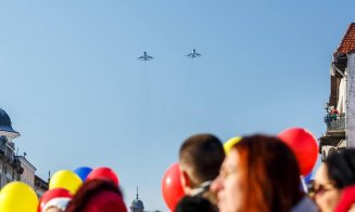 CENTENAR. "La mulţi ani, România!" din MIG