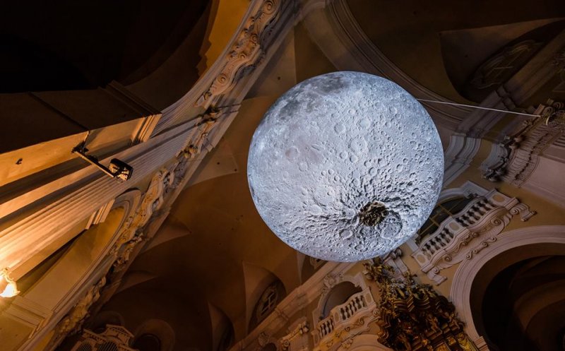 Luna răsare din nou în Biserica Piariştilor . Cu un nou set de reguli