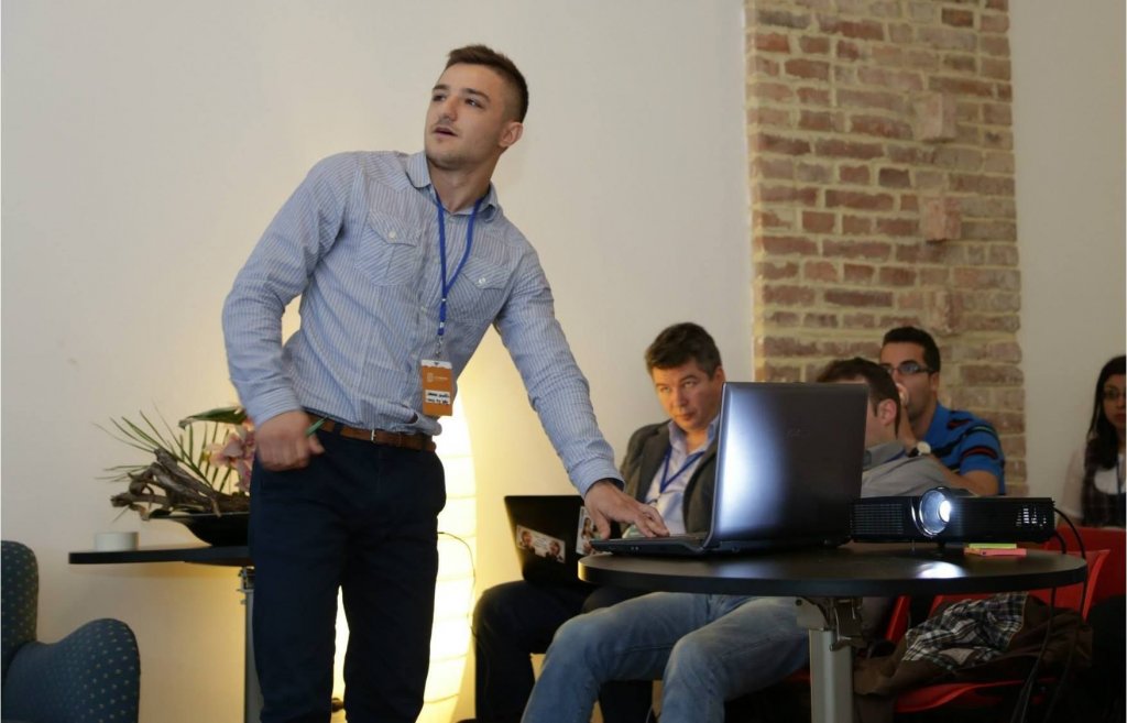 Hackerii din Becaș, în direct la Realitatea FM