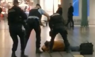 Un român a fost arestat după ce a ameninţat cu cuţitul pe aeroportul Amsterdam
