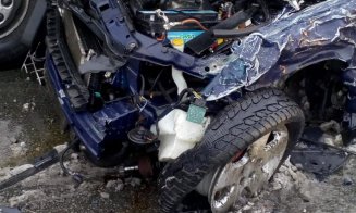 Accident cu patru răniți în Cluj. UPDATE: O persoană a decedat. Traficul este în continuare blocat