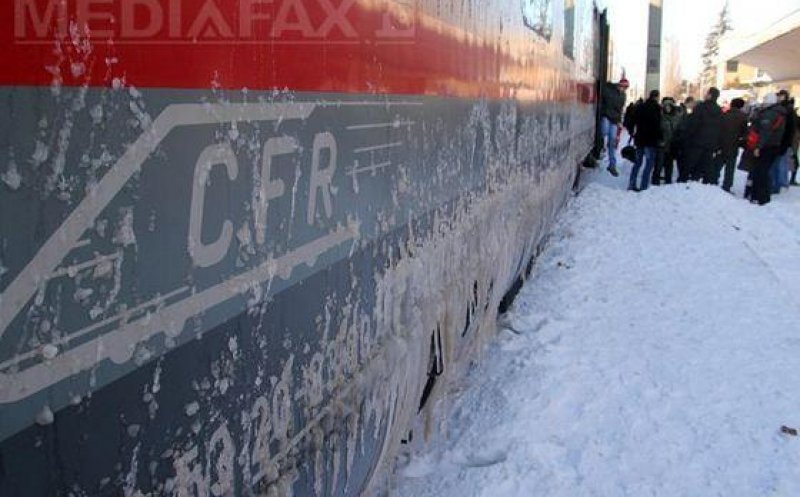 Ministrul Transporturilor: Călătorii blocați pe căile ferate sau în gări NU vor fi despăgubiți