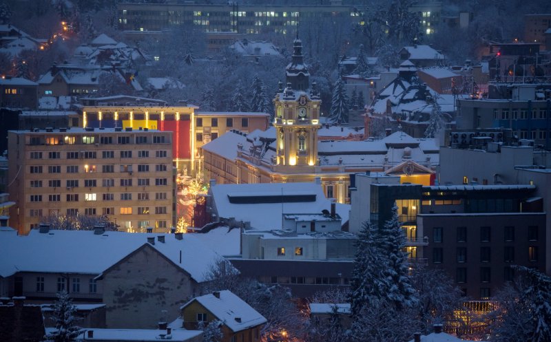 Continuă să ningă la Cluj! Stratul de zăpadă urcă cu 10 cm