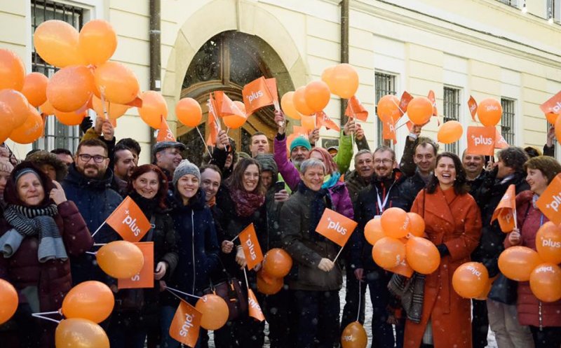 11.733 PLUS Cioloş. Fostul premier a semnat adeziunea la noul partid