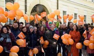 11.733 PLUS Cioloş. Fostul premier a semnat adeziunea la noul partid