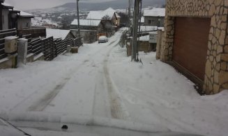 Baciu iese de sub nămeţi. Băcenii sunt rugaţi să-şi cureţe trotuarele, şoferii să fie atenţi cum parchează