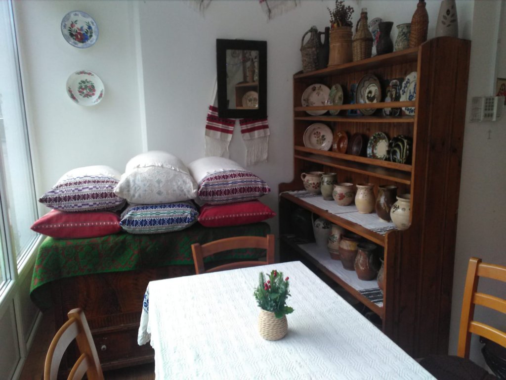 Călătorie gastronomică în timp. Brutăria care pune pe mesele clujenilor pâine tradițională și plăcinte ca ale bunicii