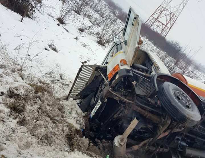 Accident: O cisternă care transporta peste cinci tone de motorină s-a răsturnat în Floresti. Traficul este blocat pe DN1