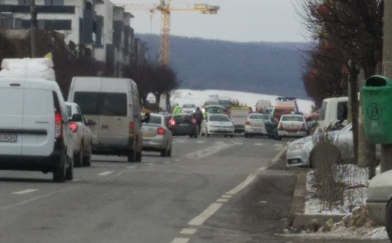 Accident pe o arteră circulată din Cluj. Două autoturisme au fost implicate