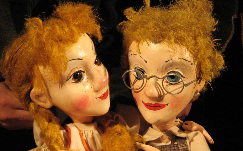 „Hänsel și Gretel” şi l „Povești clujene”, pe scena Teatrul de Păpuși „Puck”