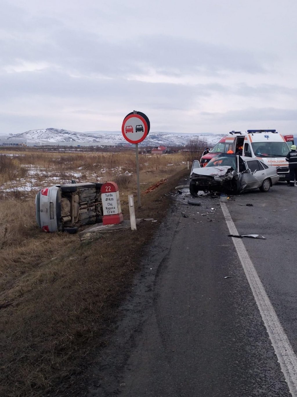 Accident pe centura Cluj - Apahida. Trei răniţi, trafic blocat