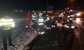 Accident mortal la intrare în Cluj-Napoca. Drogat, şi-a rupt maşina de stâlp. Tânăra avea doar 20 de ani