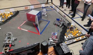 Zeci de roboţi construiţi de elevi au umplut un container cu minerale culese de pe o altă planetă la Cluj-Napoca