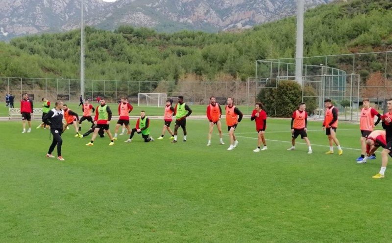 “U Cluj” a ajuns în Turcia. ”Șepcile roșii” se pregătesc de primul amical din cantonamentul de iarnă