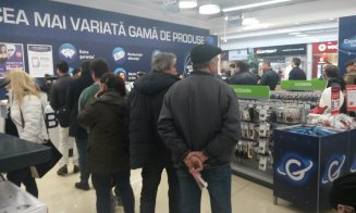 Clujenii au “rupt porțile” Media Galaxy. Câte 2-3 televizoare de om