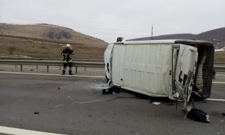 Accident între un TIR şi un microbuz cu pasageri pe A3, lângă Cluj. Traficul este oprit