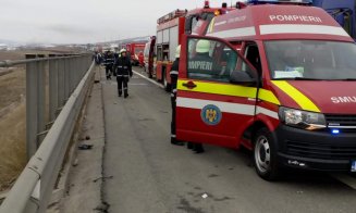 Accident între un TIR şi un microbuz cu pasageri pe A3, lângă Cluj. Traficul este oprit